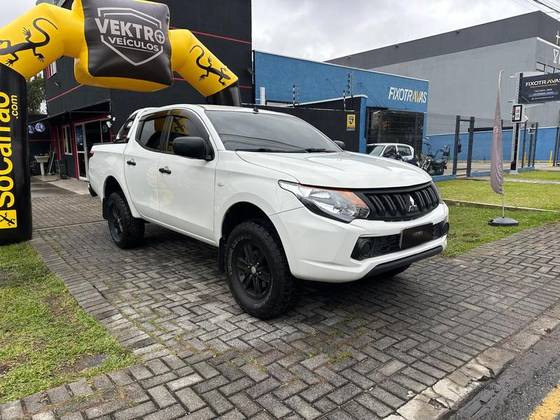 MITSUBISHI L200 TRITON 2.4 16V TURBO DIESEL GL CD 4X4 MANUAL MITSUBISHI L200 TRITON 2.4 16V TURBO DIESEL GL CD 4X4 MANUAL